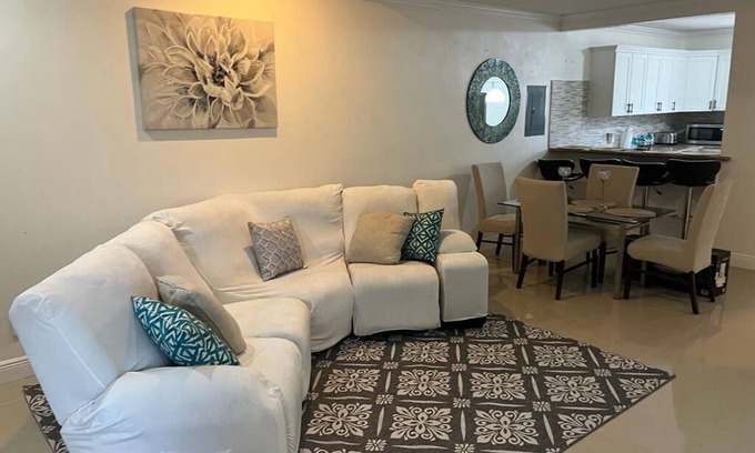 Nassau Casa | Comfortable and Cozy Townhouse in Paradise!