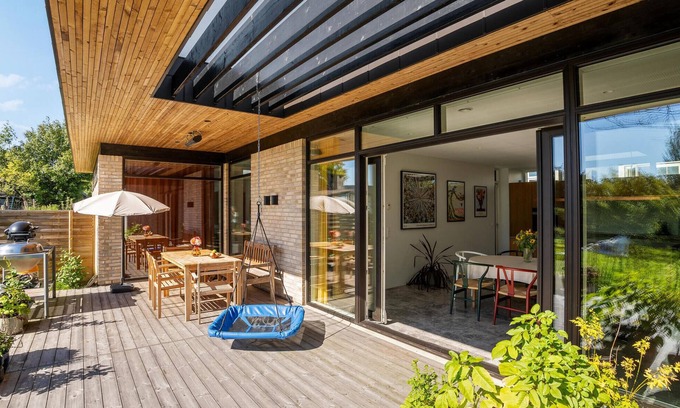 Lystrup Casa | Comfortable and large vacation home near the beach.
