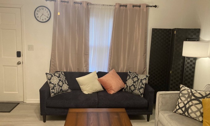 Thomasville Apartamento | Apartment for family in Thomasville 2 bedrooms 1 bathroom and sleeper sofa!