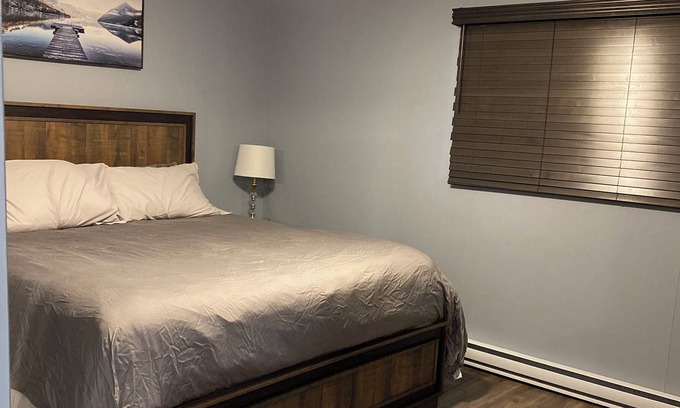 Valemount Apartamento | Comfortable and remodeled 1 story building.