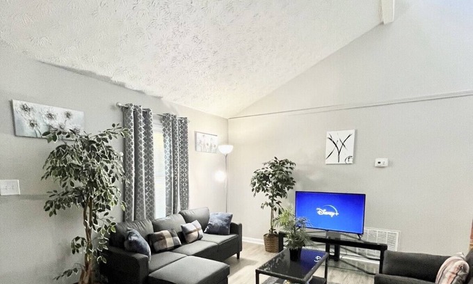 Athens Casa | Comfortable and Spacious with King and Queen Beds