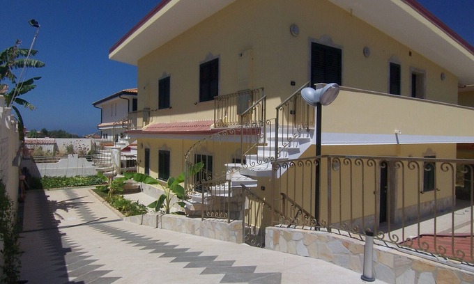 Briatico Apartamento | Cómodo apartamento a 100m del mar.