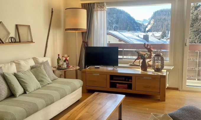 Celerina-Schlarigna Apartamento | Cómodo apartamento bien terminado con vistas al valle - Engadina / Celerina