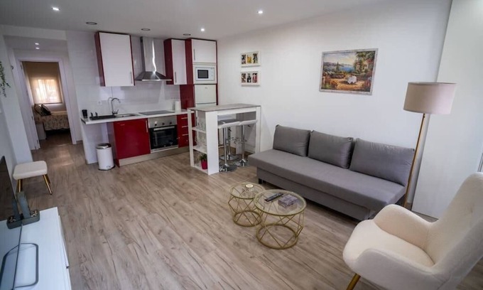 Barajas Apartamento | Comfortable apartment near Airport by beBalmy