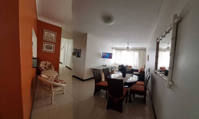 Jardim Sao Miguel Apartamento | Cómodo apartamento a 160 mtrs de la playa de Enseada- Guarujá