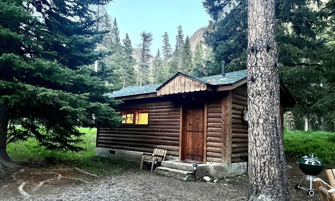Cooke City-Silver Gate Cabina | Comfortable Cabin next to Yellowstone National Park