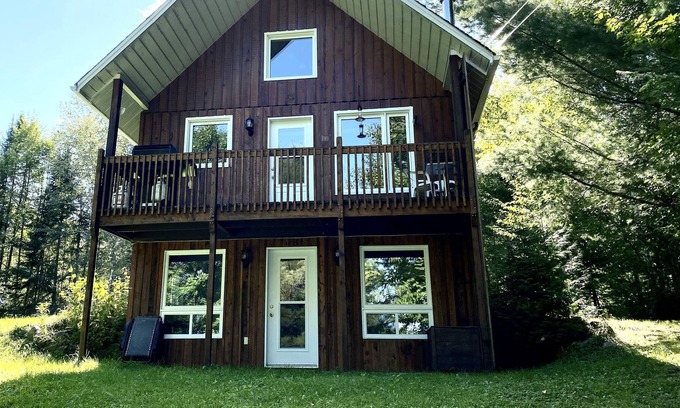 Mont-Laurier Casa | Comfortable chalet on the shores of Lake Howard, 20 minutes from Mont-Laurier
