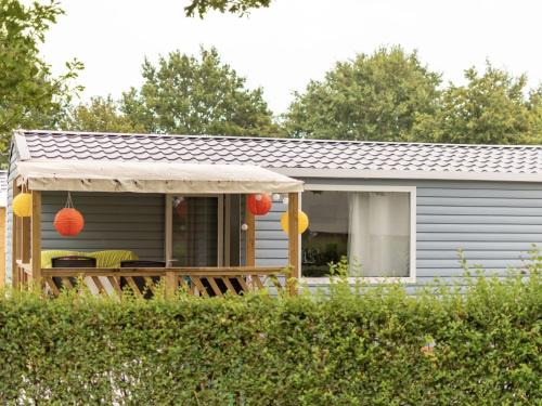 Koudekerke Chalet De Esquí | Comfortable chalet with microwave on a holiday park 1 km from the beach