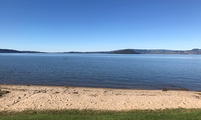 Ngongotaha Casa | Cómoda casa de personajes cerca del lago Rotorua, wifi rápido, Netflix gratis.