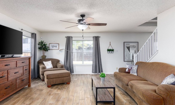 Converse Casa | Comfortable CLEAN living! Pilot PIT Perfect!