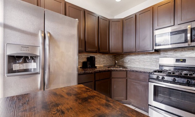 Grand Boulevard Condominio | Comfortable Condo In The Heart Of Bronzeville 4 Bedroom Condo