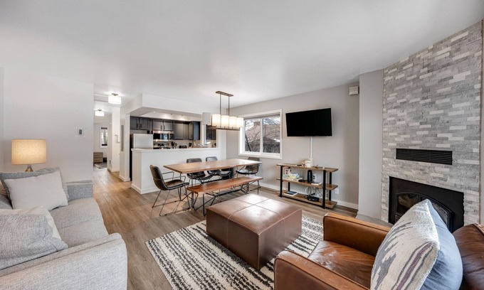 Jackson Condominio | Comfortable condo with fireplace & washer/dryer - close to slopes