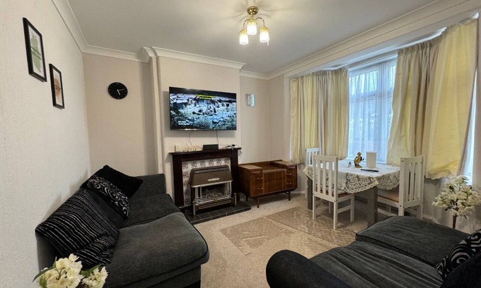 Havering Apartamento | Comfortable Contractor Retreat: Perfect for Both Short & Long Stays