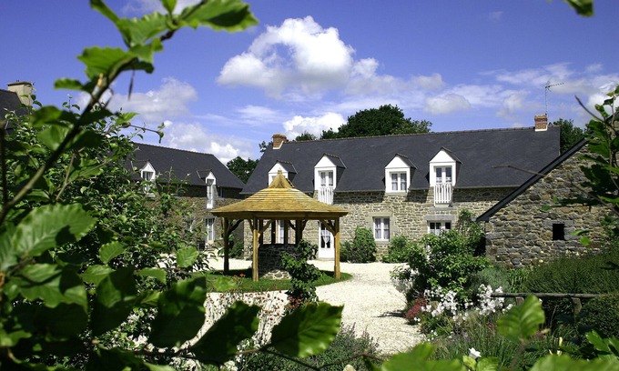 Miniac-Morvan Cabaña | casa confortable, tranquilo, con sauna, jardines, cerca de Saint-Malo y Rance