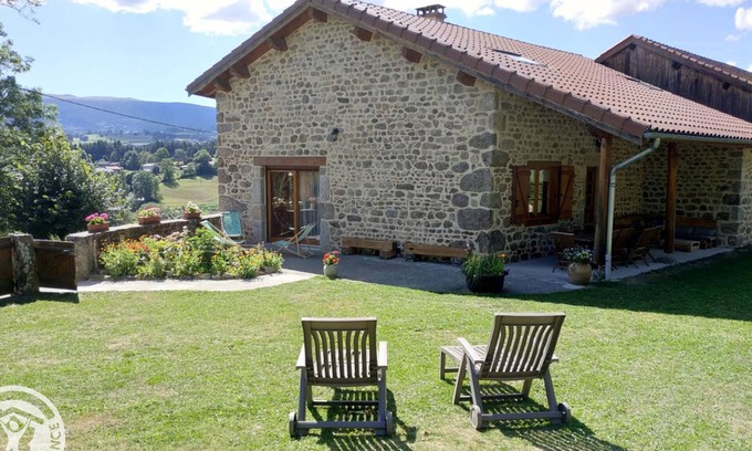 Chalmazel-Jeansagniere Cabaña | Comfortable cottage with sauna, fireplace, garden, near ski resort