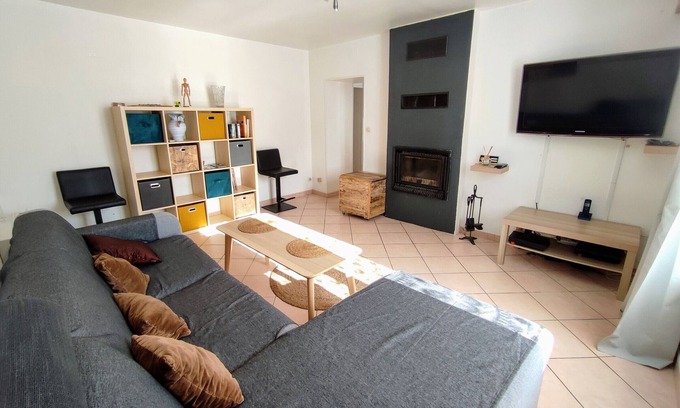 Dompcevrin Cabaña | Casa rural cómoda con chimenea y aparcamiento, cerca de Verdún