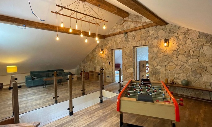 Embrun Chalet De Esquí | Comfortable Cottage – Sleeps 15 – Panoramic Mountain View, Terrace, Hautes-Alpes