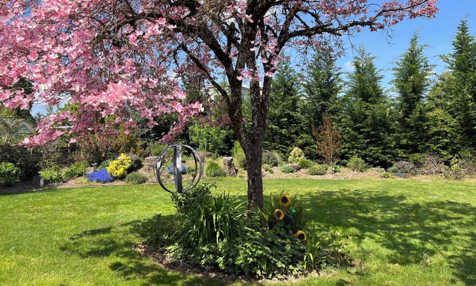 Central Oregon Casa | Comfortable cozy 3 bedroom 2 bath with WiFi, & AC centrally in beautiful Eugene