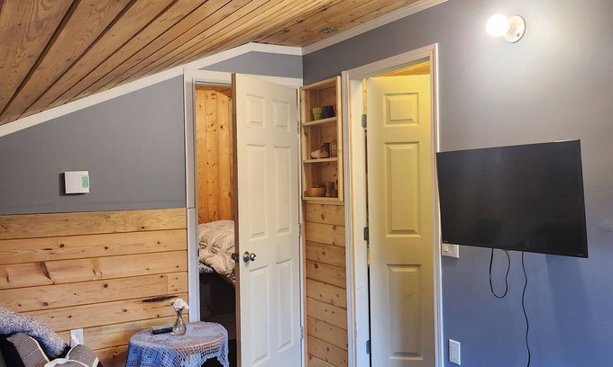 Port Clements Apartamento | Comfortable,Cozy Loft Retreat- Private Stay in Central Port Clements,Haida Gwaii