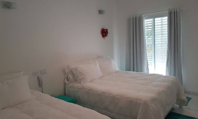 Enseada Hotel | Comfortable Delphin hotel suite Foot in the sand