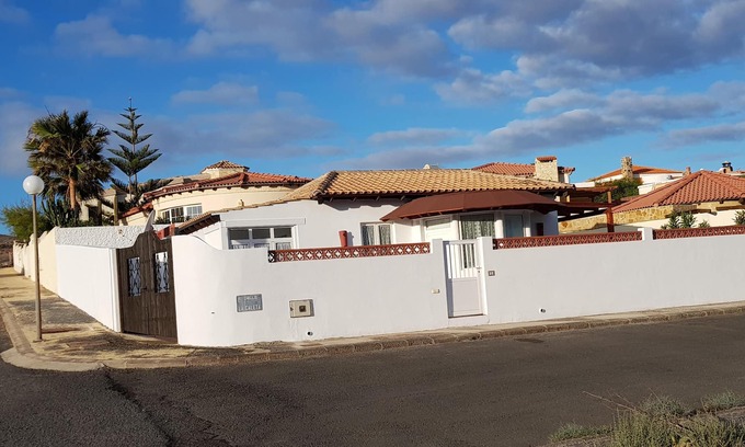 La Pared Casa | Comfortable detached house surrounded by nature, 2 steps from the sea.