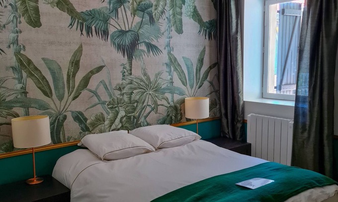Saint-Priest Casa | Comfortable double room with terrace view in charming house