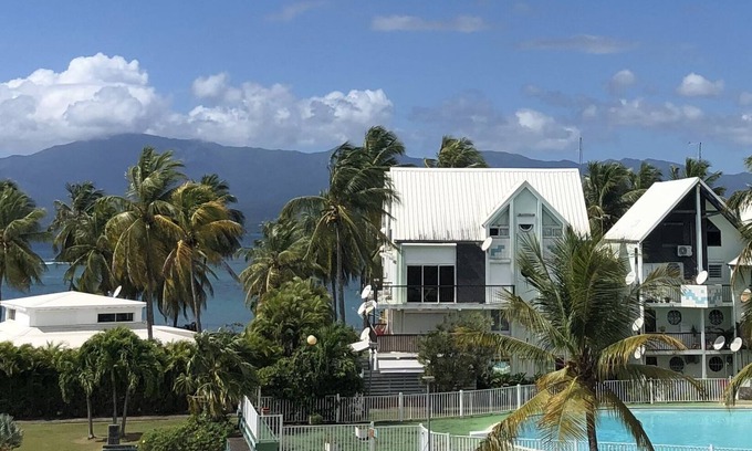 Bas du Fort Apartamento | Comfortable duplex pool and beach
