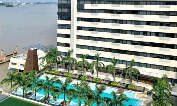 Tarqui Apartamento | Suite cómoda, elegante en Puerto Santa Ana, Guayaquil.