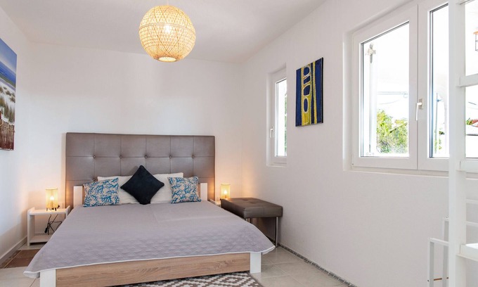 Cesarica Apartamento | Comfortable family-sized apartman for family or friends. Private beach