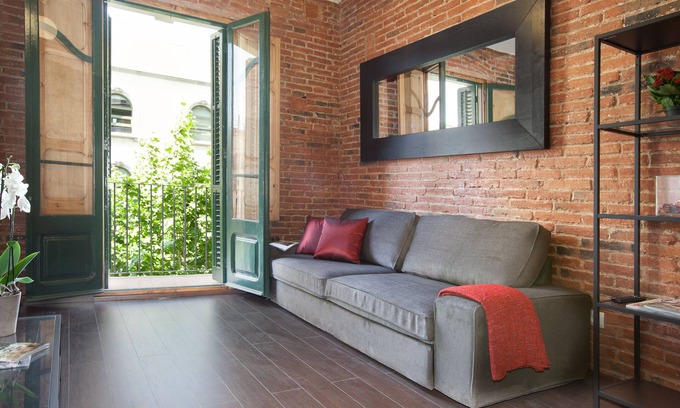 La Sagrada Familia Apartamento | Comodo apartamento con balcón para familas