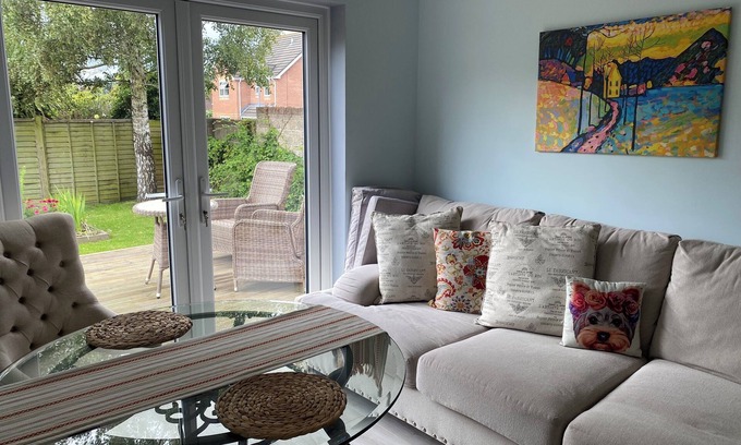 Street Casa | Comfortable Family Home Adjacent to Millfield School and Near Clarks Village