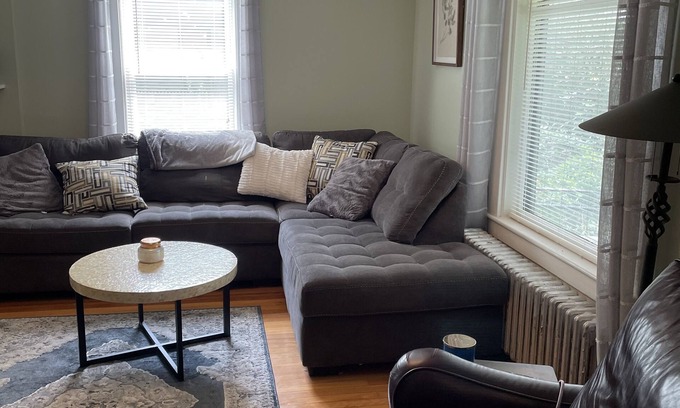 South Amherst Casa | Comfortable farmhouse in South Amherst