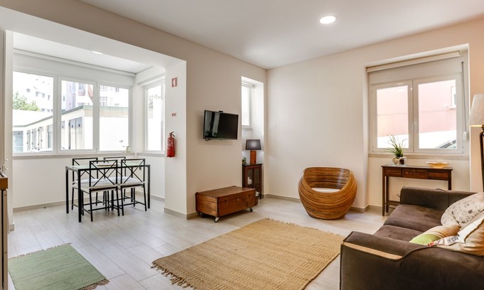 Sao Joao de Deus Apartamento | Comfortable flat in city center
