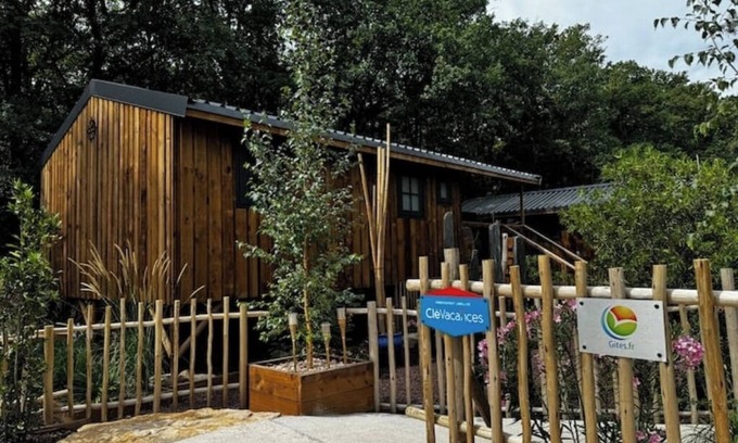 Clermont-l'Herault Cabina | Comfortable wooden cabins for rent (heating & air-conditioning).