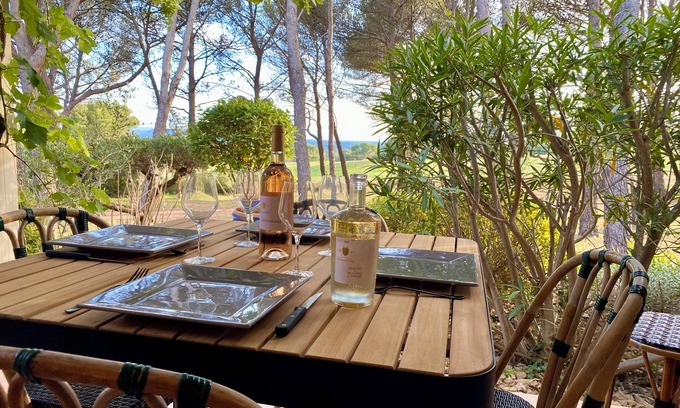 Saumane-de-Vaucluse Apartamento | Comfortable gîte with exceptional view / Golf **** de Saumane