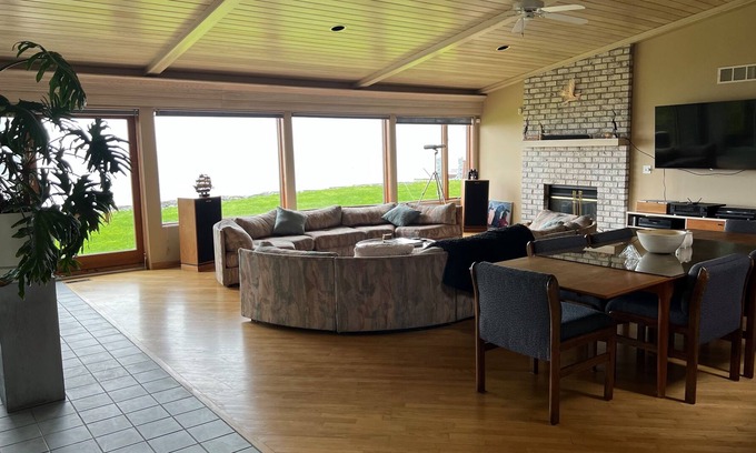 North Greece Casa | Comfortable getaway for the entire family with amazing views of the water