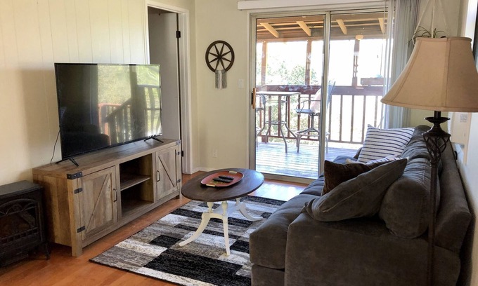 Martinez Casa | Comfortable Guest House with Sweeping Views and Private Garden