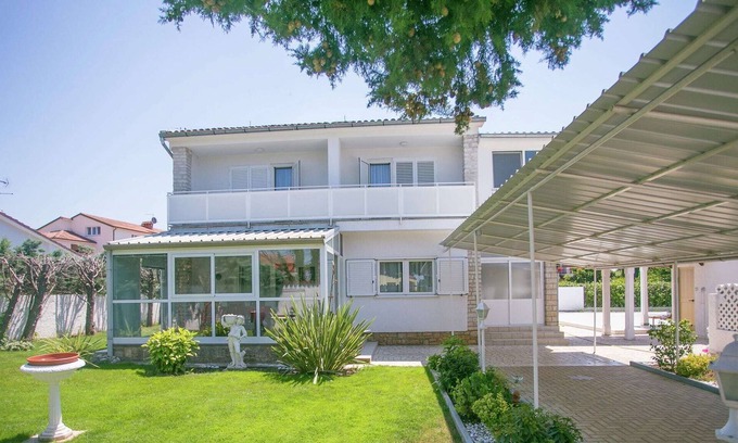 Mali Maj Cabaña | Espaciosa Villa en Poreč Croacia con Piscina