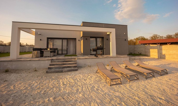 gmina Kunice Villa | Confortable villa de vacaciones en el lago, Spalona