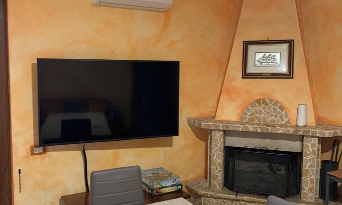 Ladispoli Apartamento | Comfortable home for a double vacation, a stone's throw from the sea and Rome.