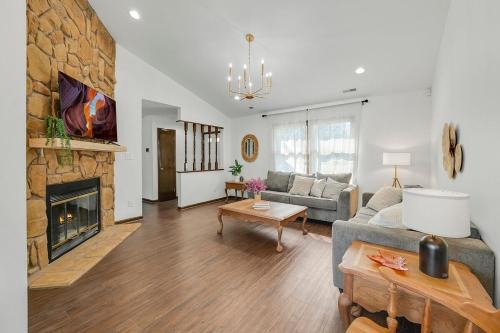Southeast Raleigh Casa | Comfortable home in Raleigh w big fenced backyard