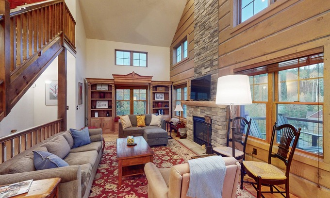 Rendezvous Casa | Comfortable home with gas fireplace, full kitchen, W/D & great views