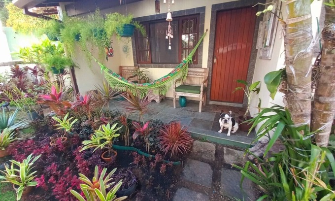 Alto de Buzios Casa | Cómoda casa en Geribá, con barbacoa interna, piscina y TV.
