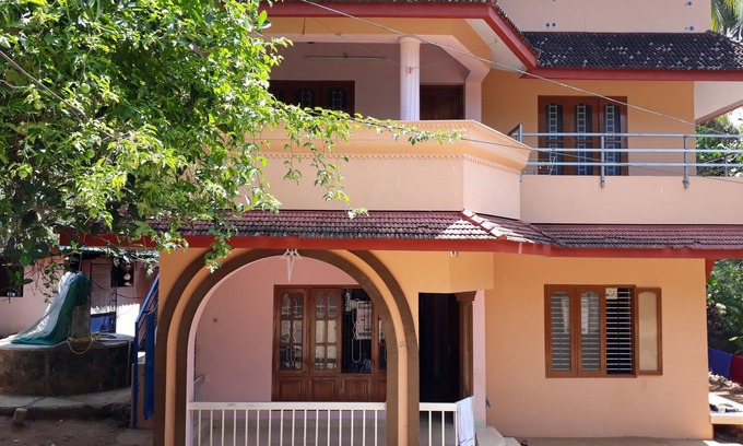 Kovalam Apartamento | Vida cómoda en un ambiente privado.