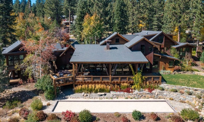 Truckee Cabina | Comfortable Luxury Close to Northstar Village, Trails, & Slopes!