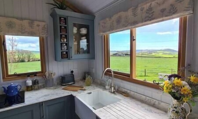 Bridport Chalet De Esquí | Comfortable, luxury shepherds hut with hot tub