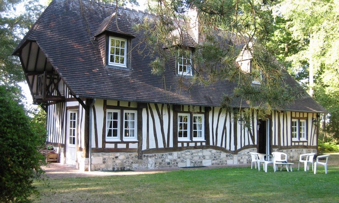 Conde-sur-Risle Cabaña | Cómoda cabaña de Normandía con 120 acres de bosque