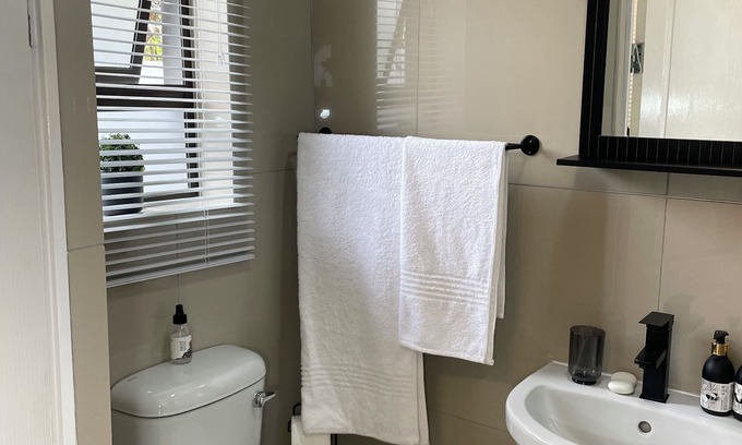 Greater Johannesburg Metropolitan Area Cabina | Comfortable Open-Plan Studio Stay — 36 On Blougom, Midrand