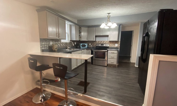 Terre Haute Casa | Comfortable, pet-friendly 2-bedroom in quiet cul-de-sac.