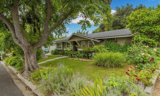 Ojai Casa | Comfortable, pet-friendly 2-bedroom plus office home in gorgeous Ojai. 30+days.